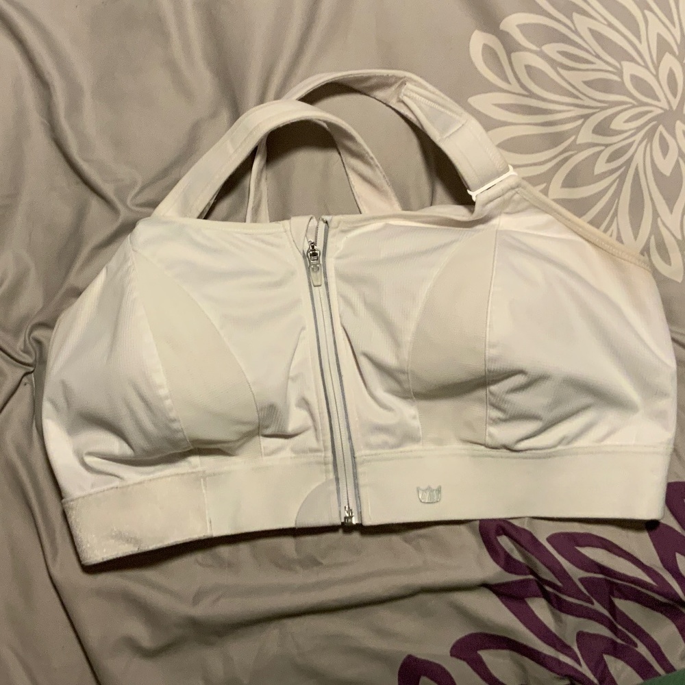 SheFit Sports Bra